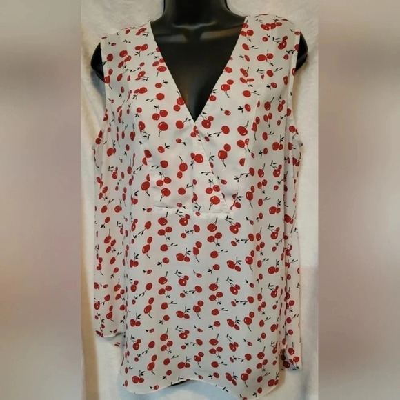 Rose & Olive Cherry Patterned V-Neck Blouse - White and Red size Large - Picture 4 of 11